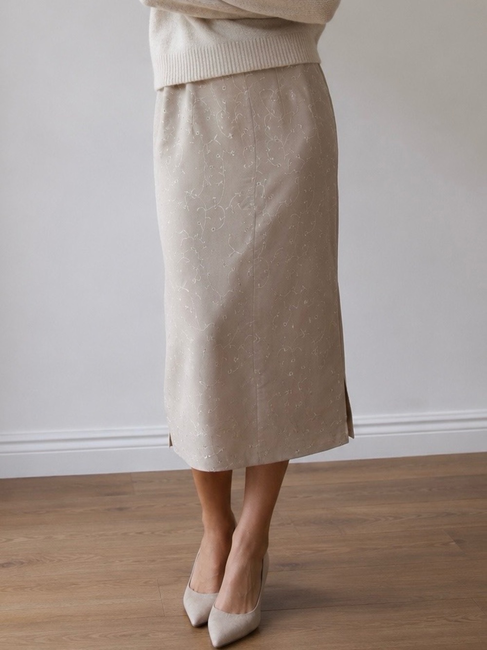 VINTAGE Midi Skirt Embroidery Detail Minimalist Quiet Luxury Capsule Wardrobe